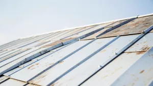 montaż blachodachówki na starym dachu